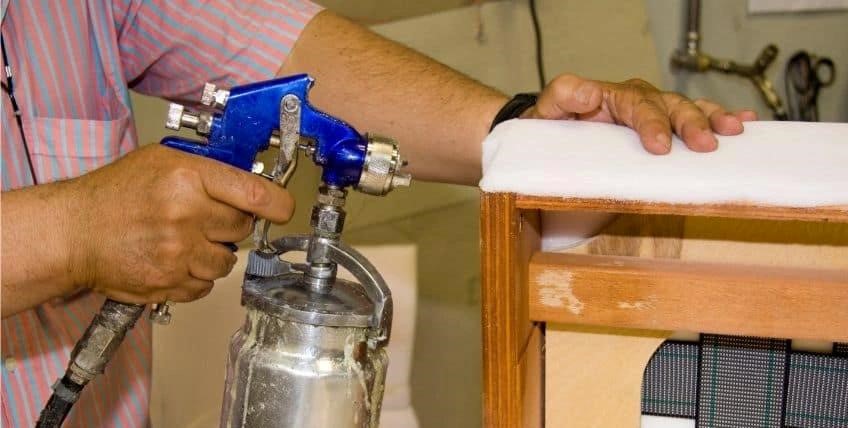 نکات قابل توجه در انتخاب بهترین چسب اسپری برای کارگاه های مبل سازی کوچک و بزرگ